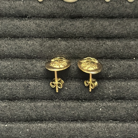 18K Saudi Gold Oval Shaped Earrings - Picture 4 of 4